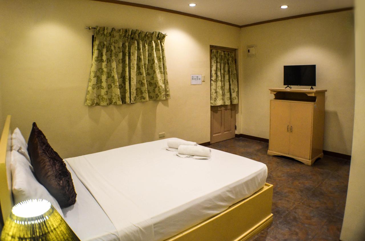 Subic Waterfront Resort And Hotel Exterior photo