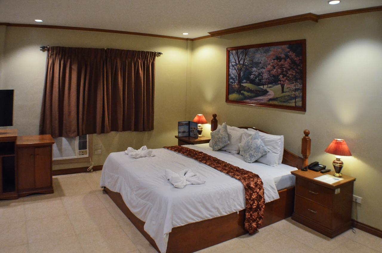 Subic Waterfront Resort And Hotel Exterior photo