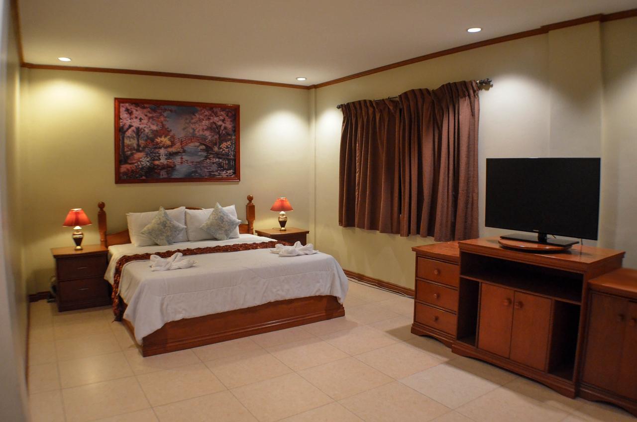 Subic Waterfront Resort And Hotel Exterior photo