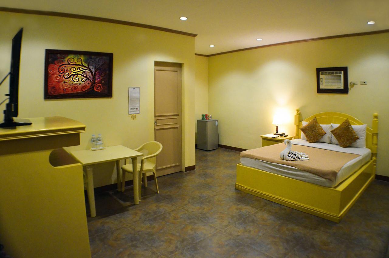 Subic Waterfront Resort And Hotel Exterior photo