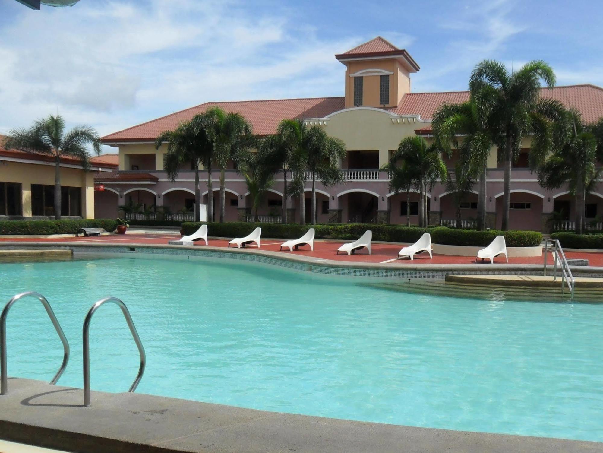 Subic Waterfront Resort And Hotel Exterior photo