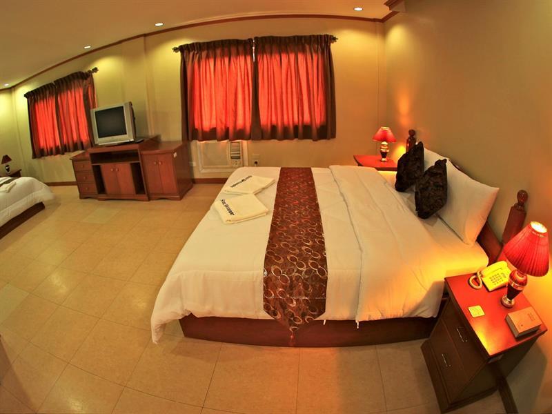 Subic Waterfront Resort And Hotel Exterior photo